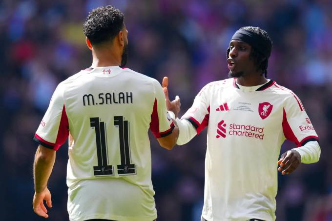 Rooney đánh giá rất cao bộ đôi Salah và Frimpong của Liverpool