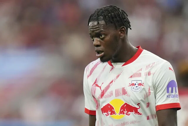 Castello Lukeba đang chơi bóng ở Đức cho Leipzig