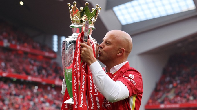 Arne Slot có chức vô địch Premier League ngay mùa đầu tiên dẫn dắt Liverpool