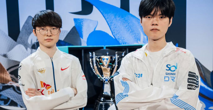 Faker (trái) tiếp tục tạo nên những kỷ lục mới
