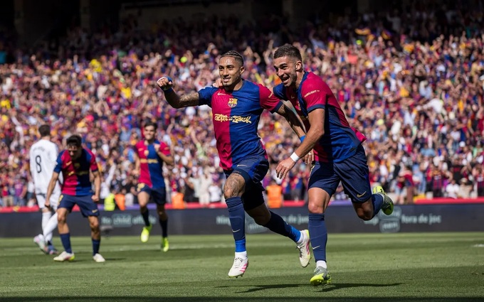 Barca giành 3 danh hiệu quốc nội mùa trước sau khởi đầu thần tốc.