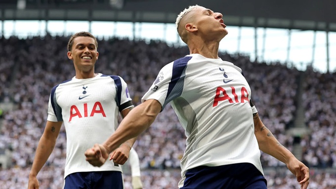 Richarlison là người hùng của Tottenham trong chiến thắng 3-0 trước Burnley 