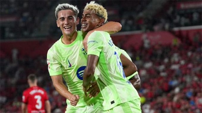 Barca có chiến thắng dễ dàng trong ngày ra quân