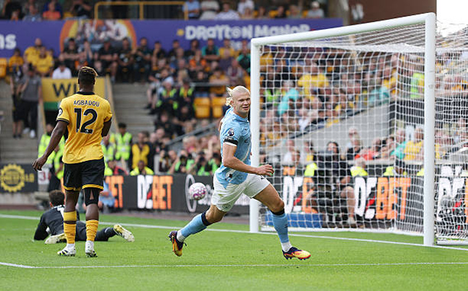 Haaland có cú đúp ở trận ra quân tại Premier League 2025/26