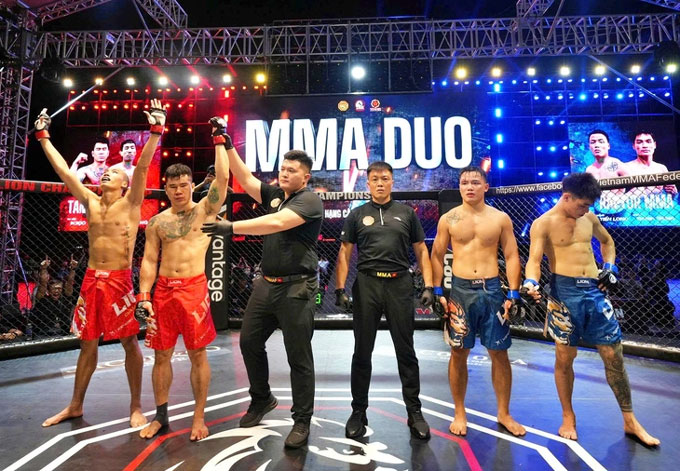 Đội Tank Club của Xuân Phương - Ngọc Thức (quần đỏ) "đòi nợ" thành công đội Raptors MMA của Thành Thoan - Tiến Long