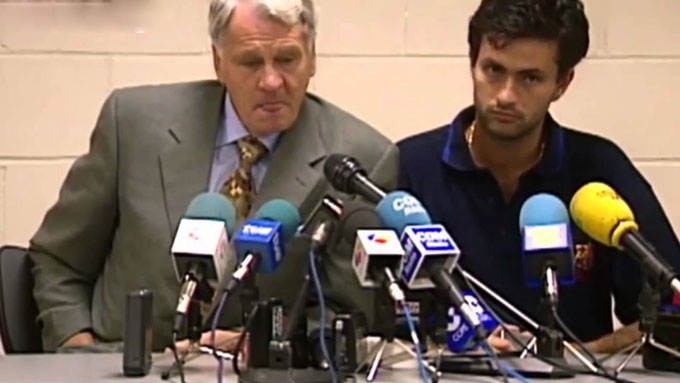 Mourinho đi theo làm phiên dịch cho Robson ở nhiều đội bóng