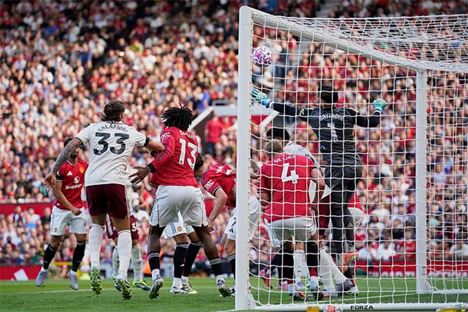Tình huống Amorim cho rằng Arsenal đã phạm lỗi trước khi ghi bàn duy nhất