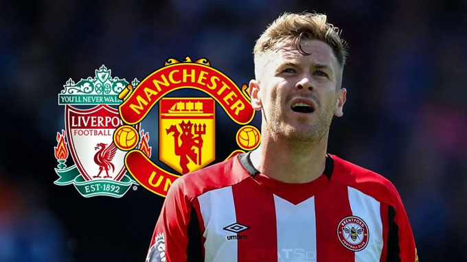Collins được MU theo sát