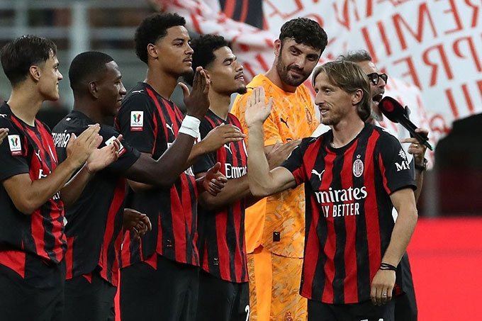 Màn chào đón các tân binh của Milan