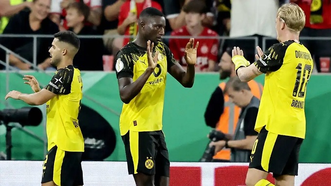 Guirassy là người hùng của Dortmund
