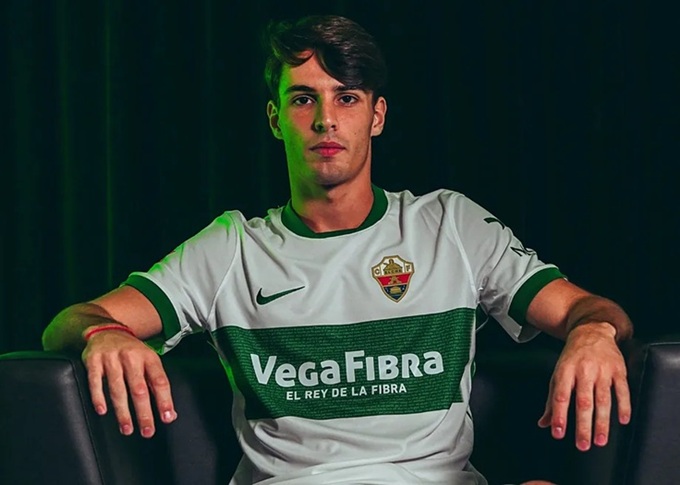 Federico Redondo trong màu áo mới Elche