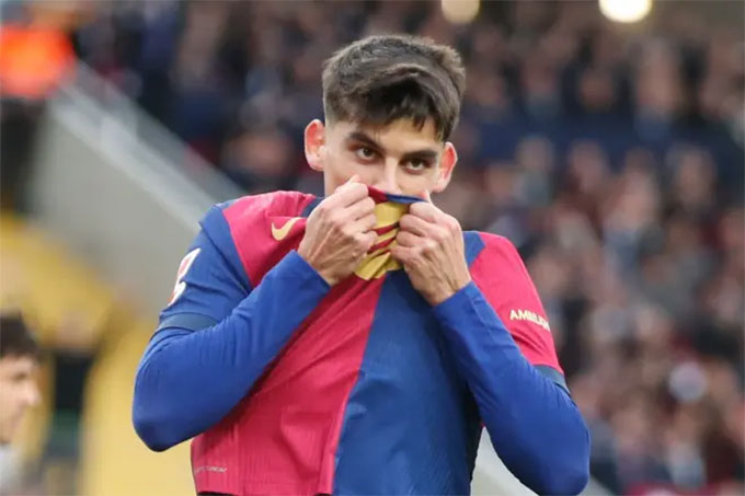 Gerard Martin là ưu tiên đăng ký hàng đầu của Barca