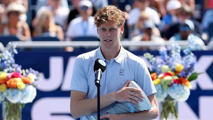 Jannik Sinner gặp vấn đề về thể lực