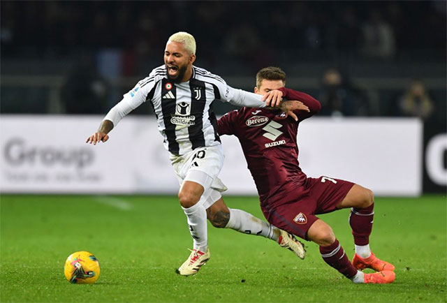 Luiz vừa trải qua mùa giải thảm họa ở Juventus