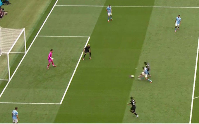 Sai lầm của Trafford khiến Man City nhận bàn thua thứ 2