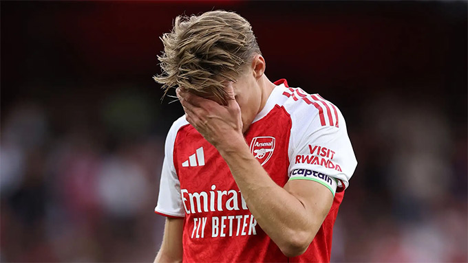 Odegaard rời sân từ giữa hiệp 1