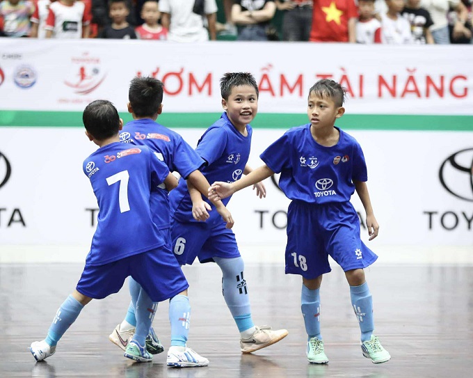 Niềm vui ghi bàn của Việt Hùng Thanh Hóa 