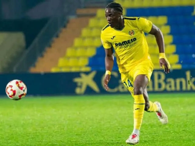 Karl Etta Eyong trong màu áo Villarreal