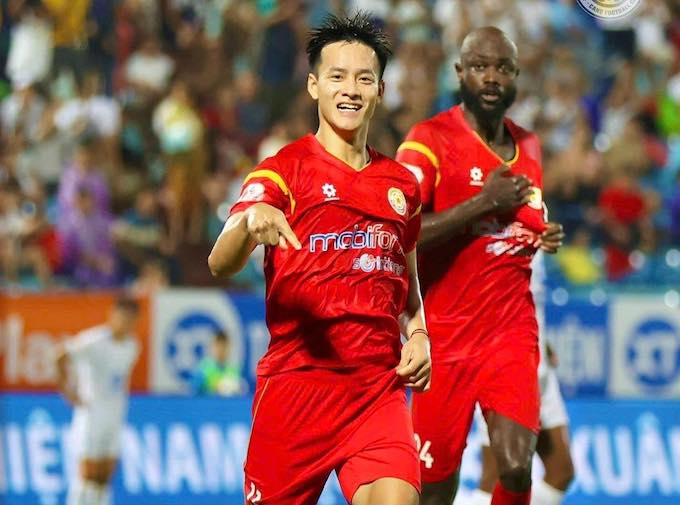 Thanh Nhàn có bàn thắng cho PVF-CAND