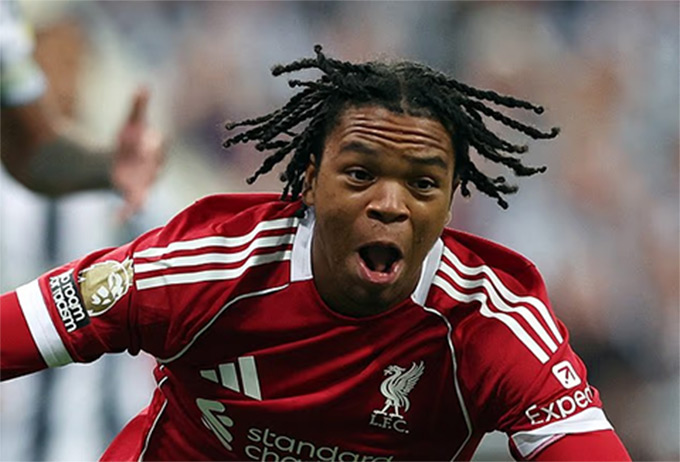 Ngumoha là sản phẩm của lò đào tạo trẻ Chelsea trước khi sang Liverpool