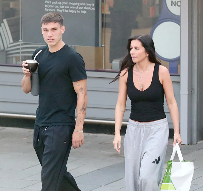 Ugarte và Heath công khai đi shopping cùng nhau