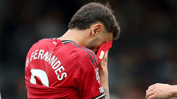 Nhiều fan MU muốn Ruben Amorim loại Bruno Fernandes ra khỏi đội hình.