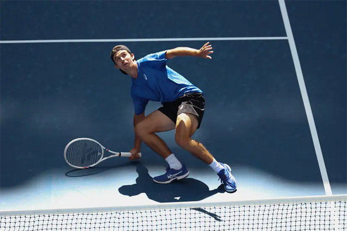 Sachary Svajda đã gây nhiều khó khăn cho Djokovic