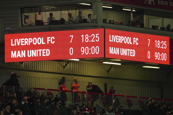 Trận thua Liverpool đã đi vào lịch sử của MU