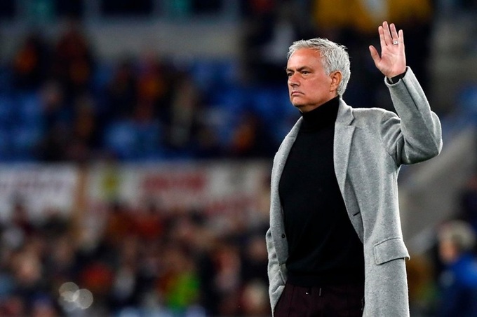 Jose Mourinho lại vừa bị Fenerbahce sa thải