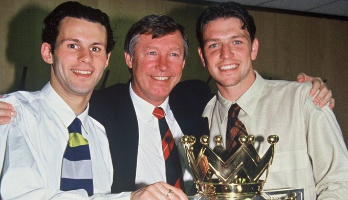 Sir Alex cùng 2 học trò Giggs & Sharpe