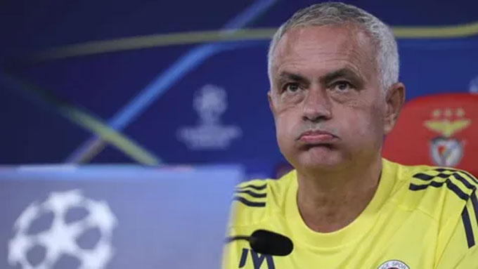 Mourinho mất việc vì vạ miệng