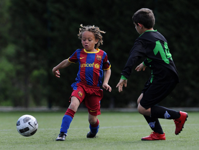 Simons thời còn khoác áo học viện trẻ của Barca