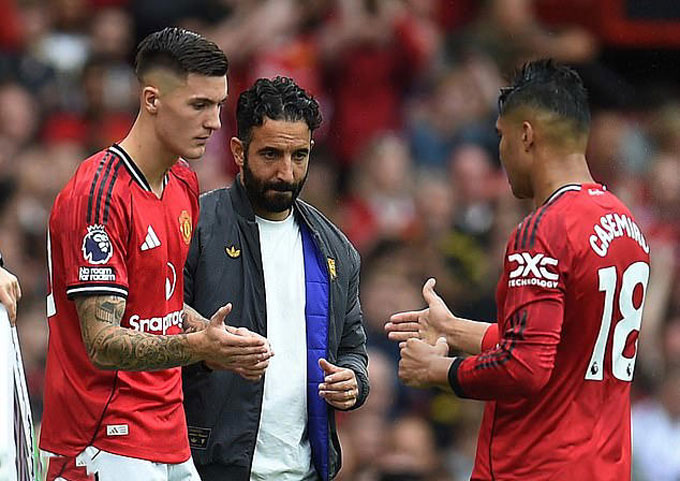 Sesko chỉ vào sân trong hiệp 2 thay Casemiro