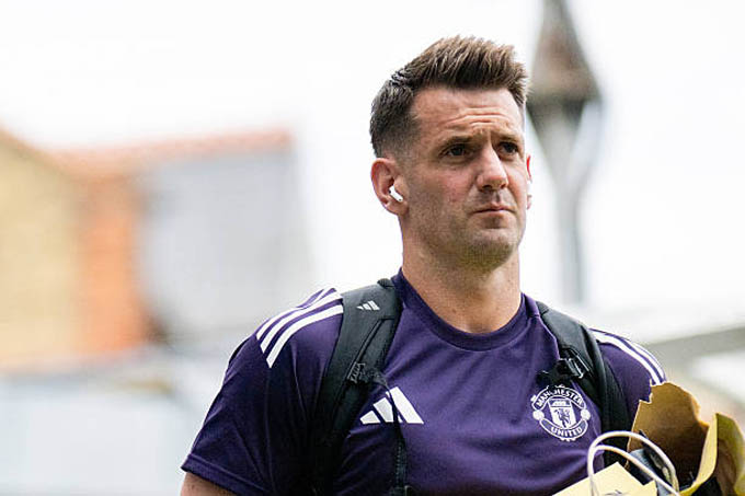 Tom Heaton được đồng đội ủng hộ