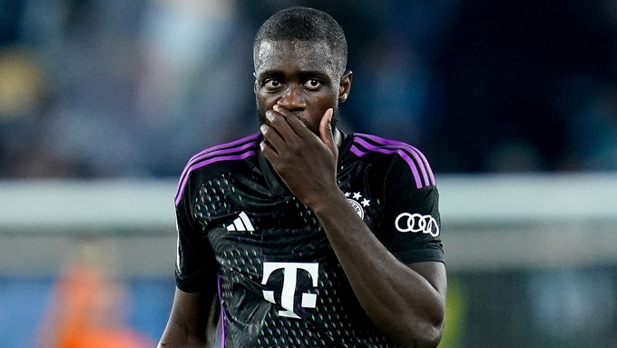 Các hậu vệ của Bayern Munich đá đầy bất ổn