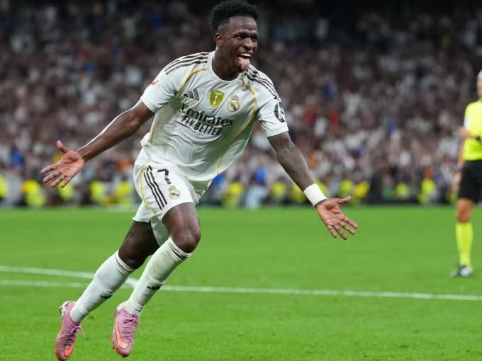 Vinicius bùng nổ sau khi được HLV Xabi Alonso chỉnh huấn
