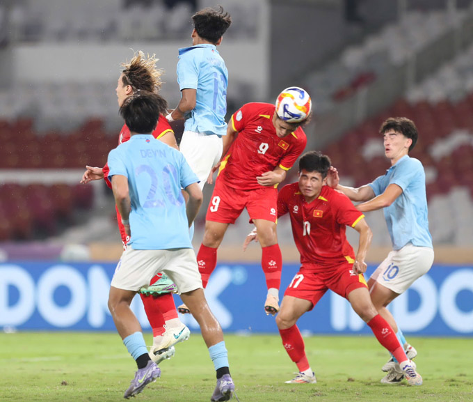 2/3 bàn thắng của U23 Việt Nam đến từ những pha bóng bổng. Ảnh: Anh Khoa