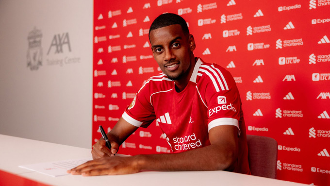Isak cuối cùng cũng cập bến Liverpool như mong muốn