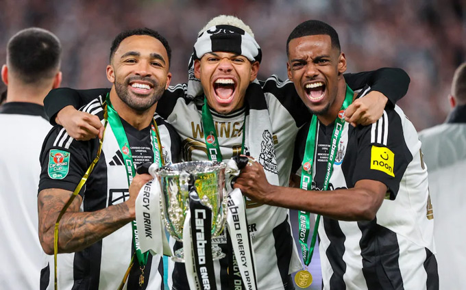 Chức vô địch Cúp Liên đoàn khiến Isak thay đổi thái độ với Newcastle