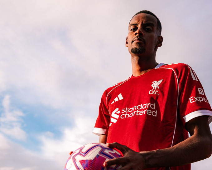 Isak trong màu áo Liverpool