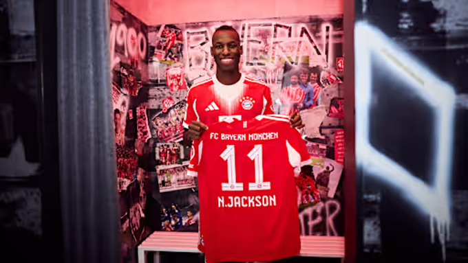 Jackson mặc áo số 11 tại Bayern