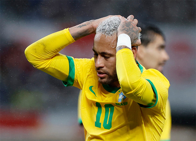 Neymar không đồng ý với lời giải thích của Carletto về lý do loại anh khỏi ĐT