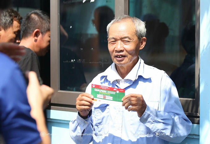 CĐV ủng hộ U23 Việt Nam - Ảnh: VFF