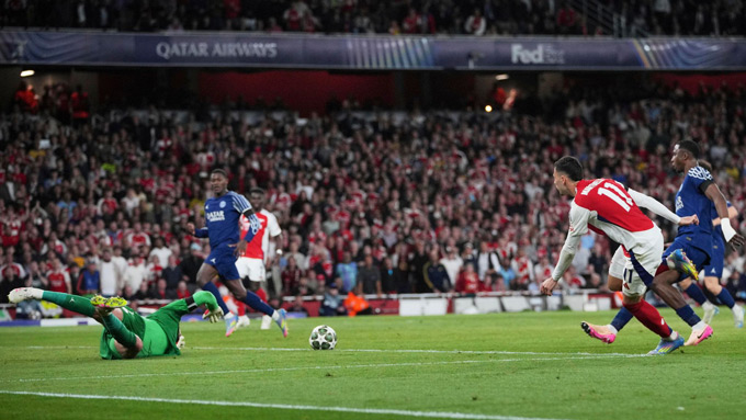 Donnarumma cứu thua trước Arsenal