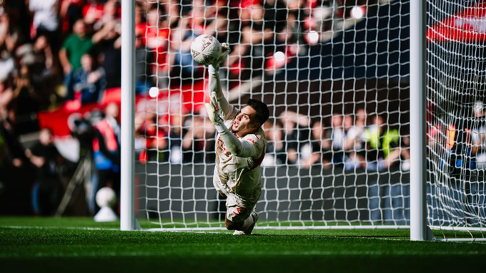 Ederson cản phá hay...