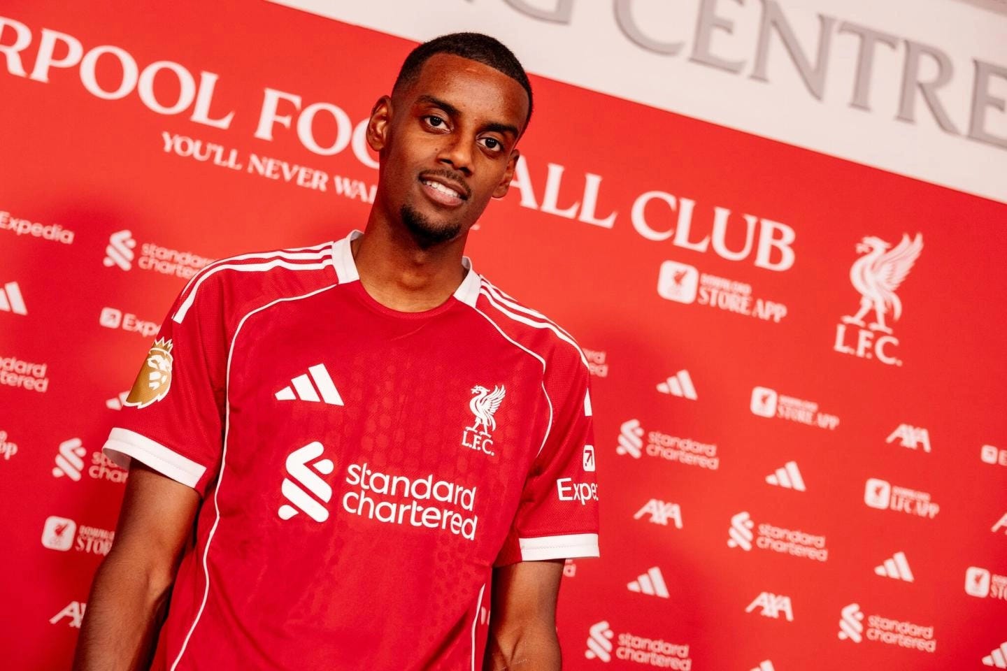 Hàng công của Liverpool trở nên "bá đạo" khi có Isak