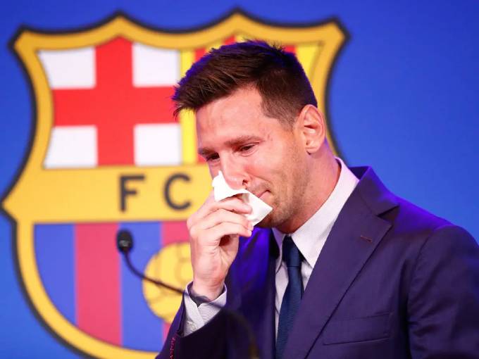 Messi trong buổi họp báo chia tay Barca