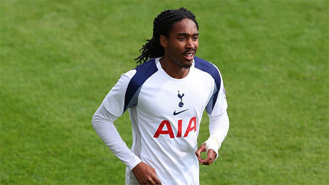 Spence thi đấu ngày càng trưởng thành tại Tottenham
