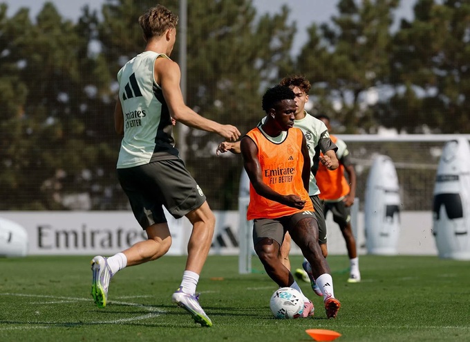 Huijsen thừa nhận những buổi tập của Real Madrid đôi khi còn căng hơn cả các trận đấu.