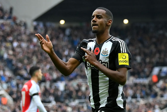 Isak đã bừng sáng tại Premier League